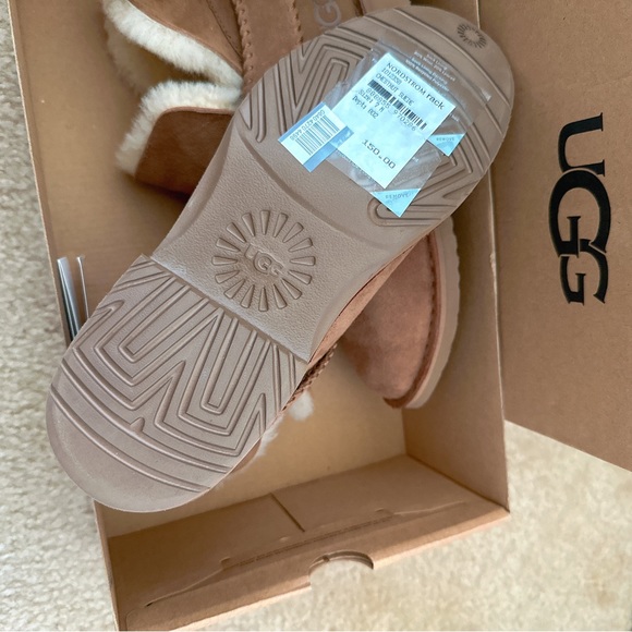 Ugg Mckay Boots - Picture 3 of 4